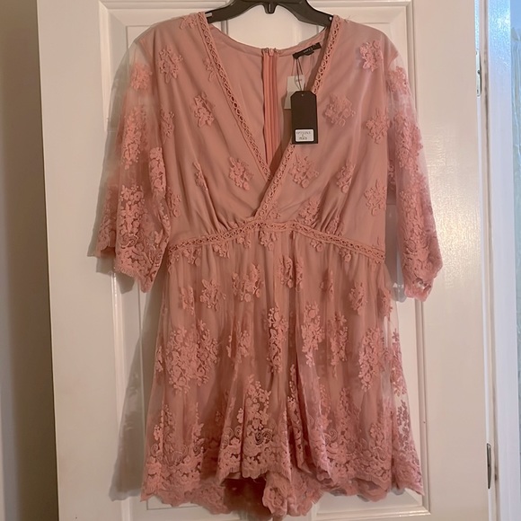 Perfect Rose Short Romper! NWT - Picture 1 of 5